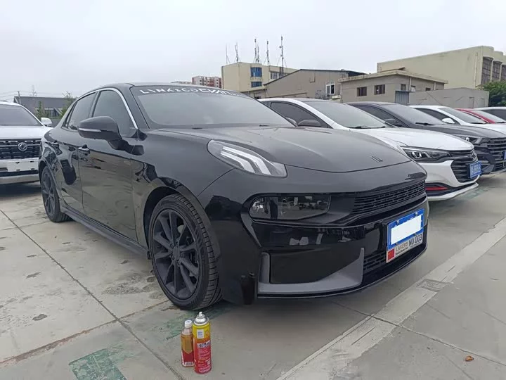 Lynk & Co 03