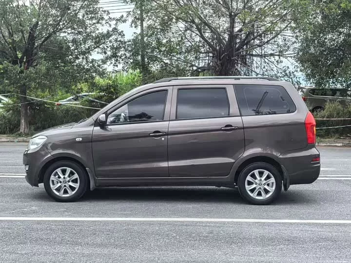 Dongfeng Fengon 330