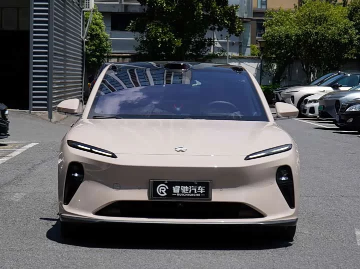 NIO ET5