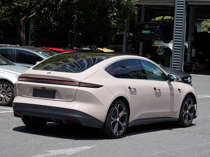 NIO ET5