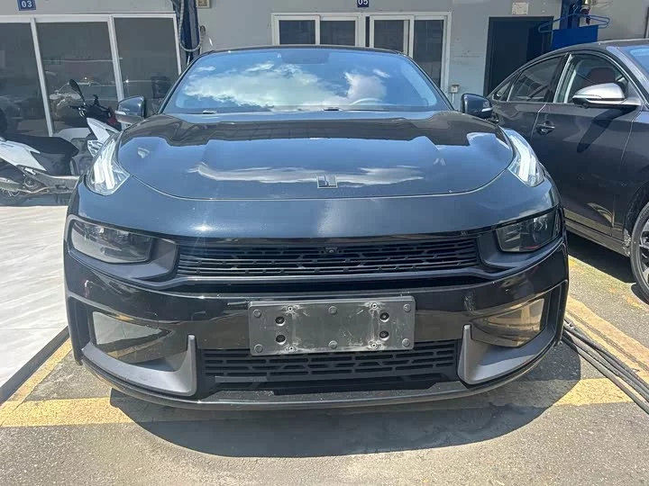 Lynk & Co 03