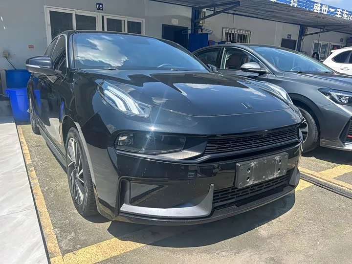 Lynk & Co 03