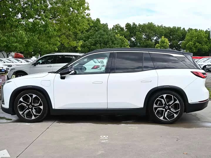 NIO ES8
