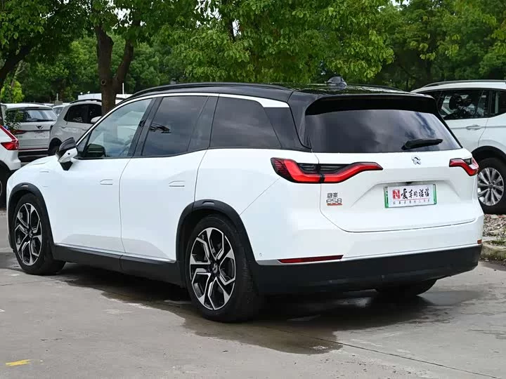 NIO ES8