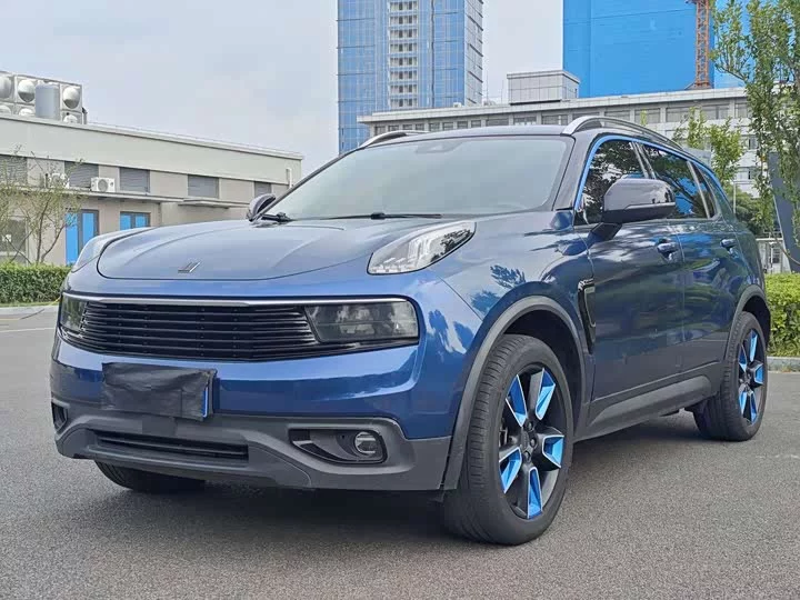 Lynk & Co 01