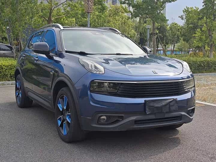 Lynk & Co 01