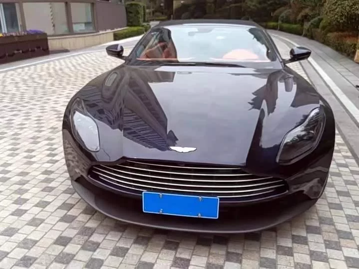 Aston Martin DB11
