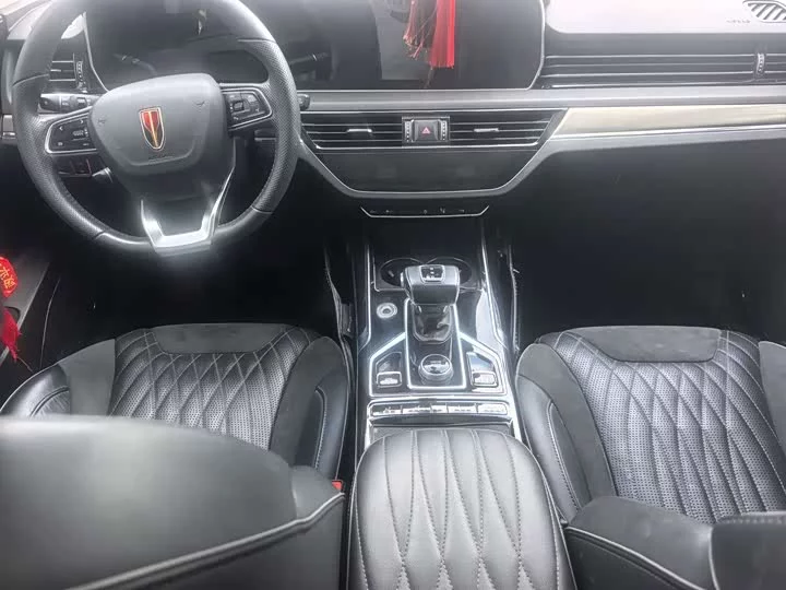 Hongqi HS5