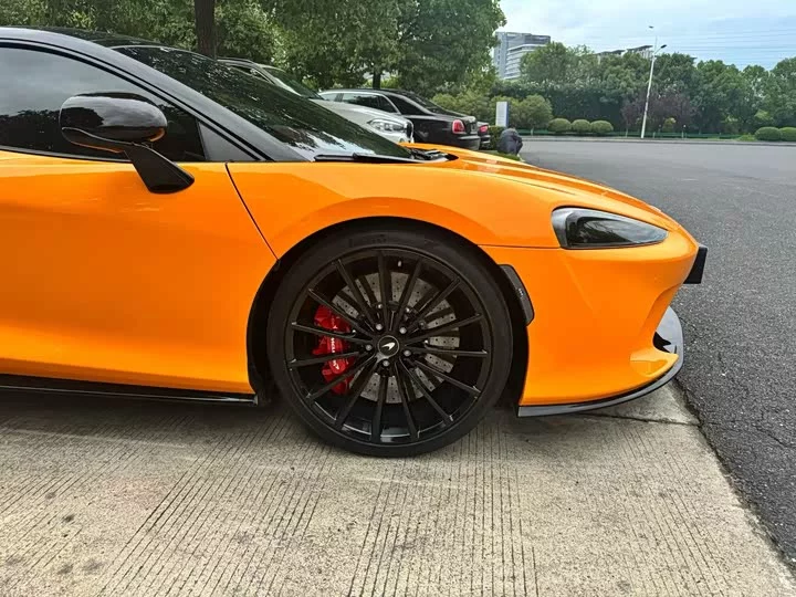 McLaren GT