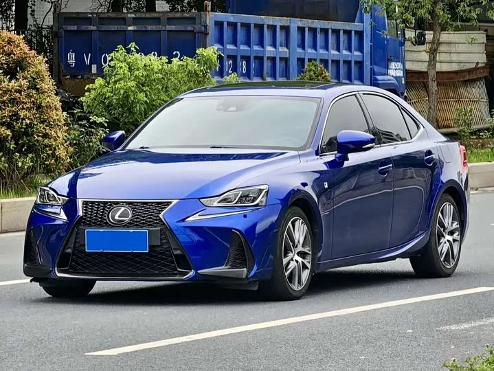 Lexus IS