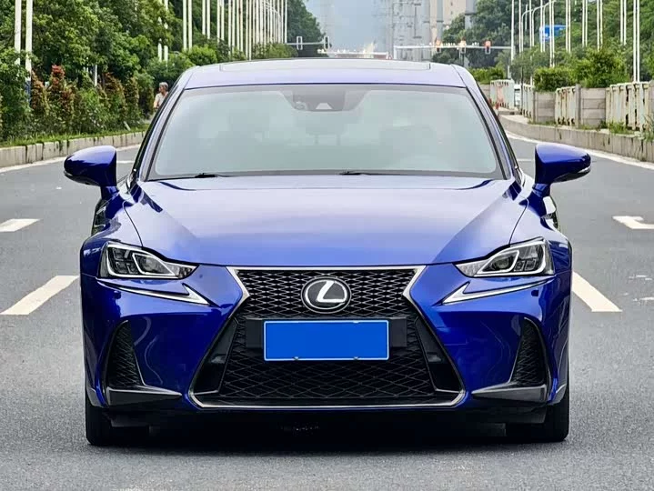 Lexus IS