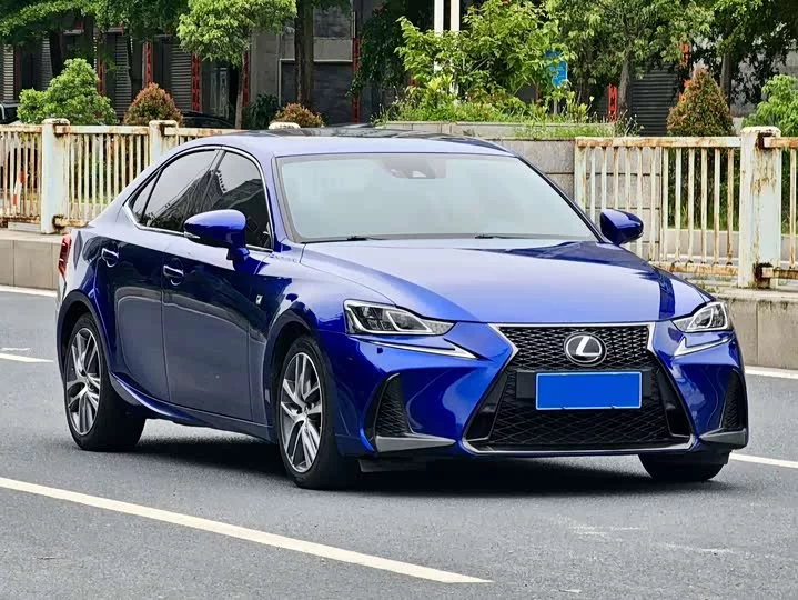 Lexus IS