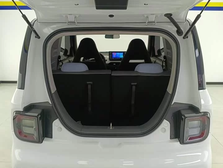 Geely panda
