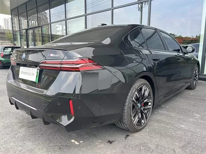 BMW i5 M60