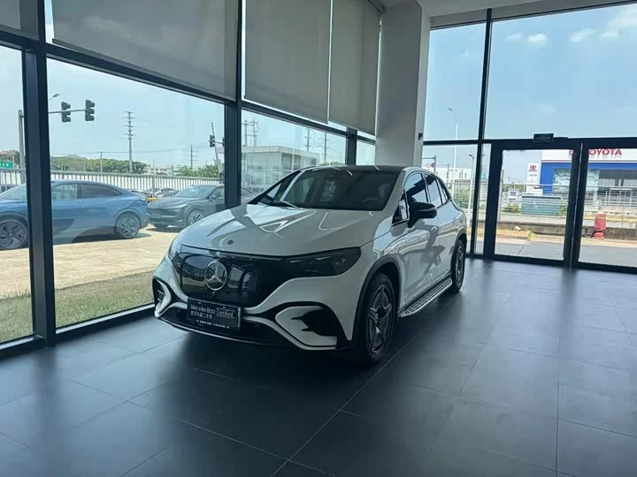 Mercedes-Benz EQE SUV