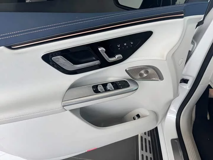 Mercedes-Benz EQE SUV