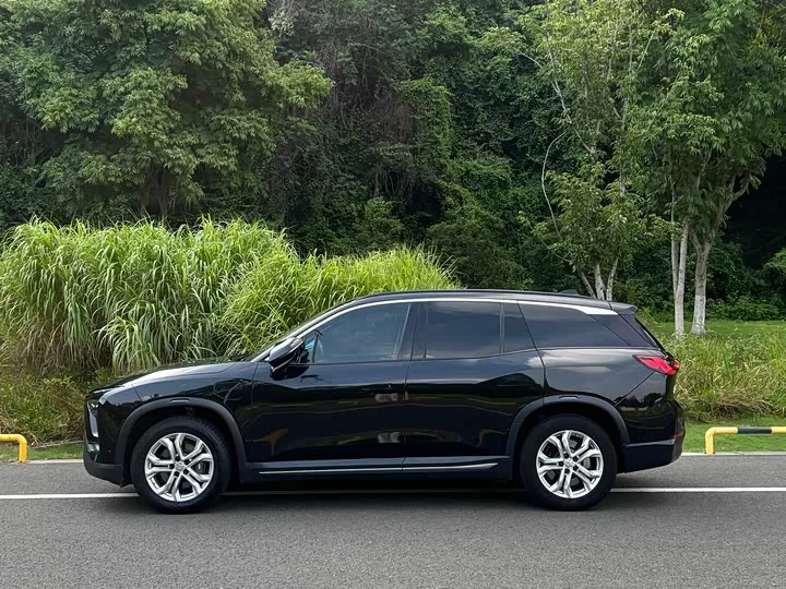 NIO ES8