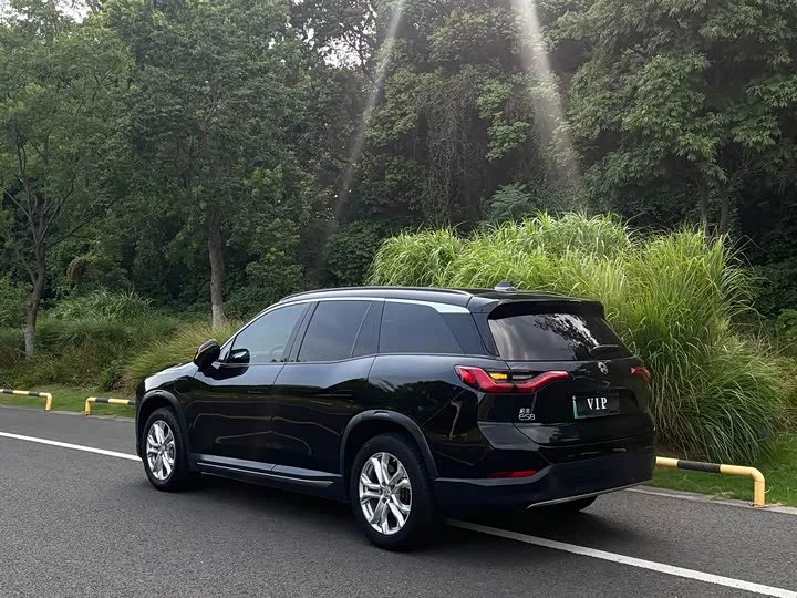 NIO ES8