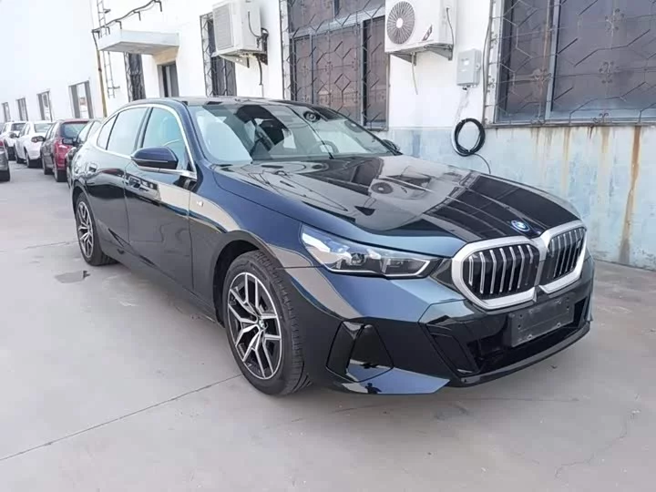 BMW i5