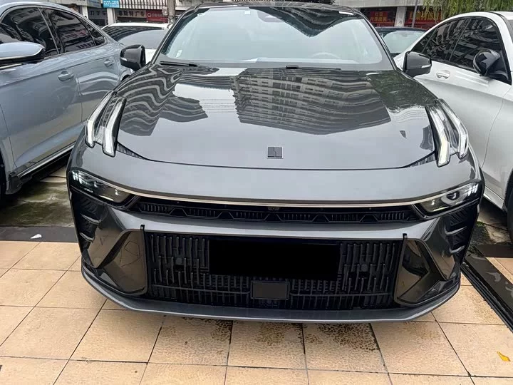Lynk & Co 03