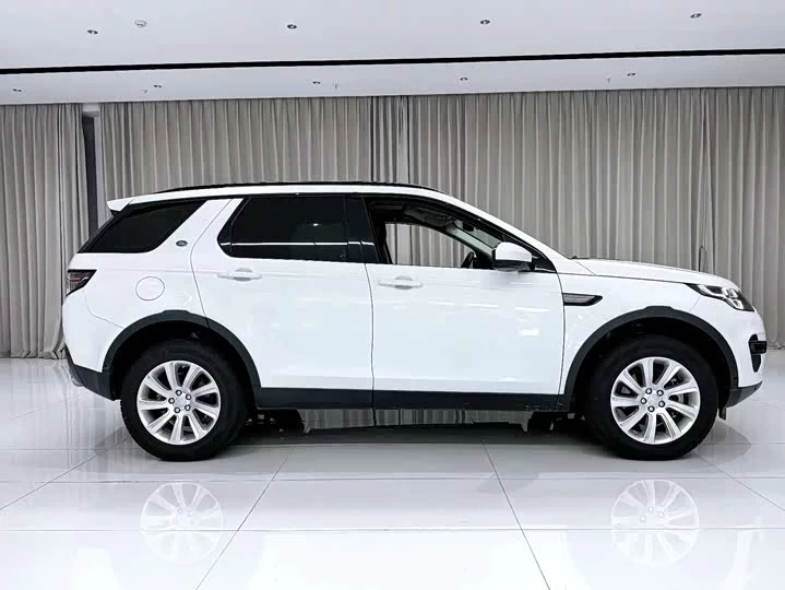 Land Rover Discover the magic
