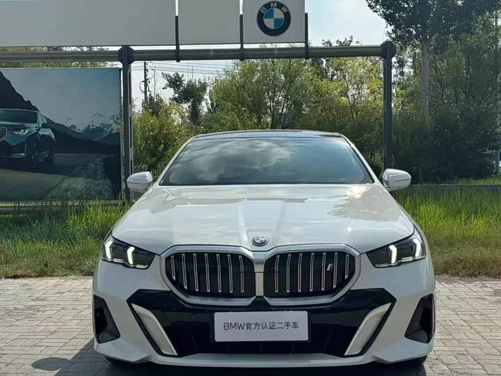 BMW i5