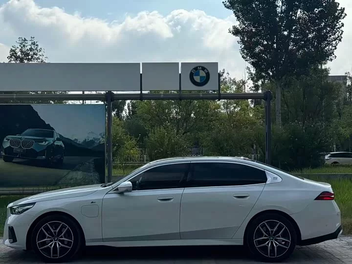 BMW i5