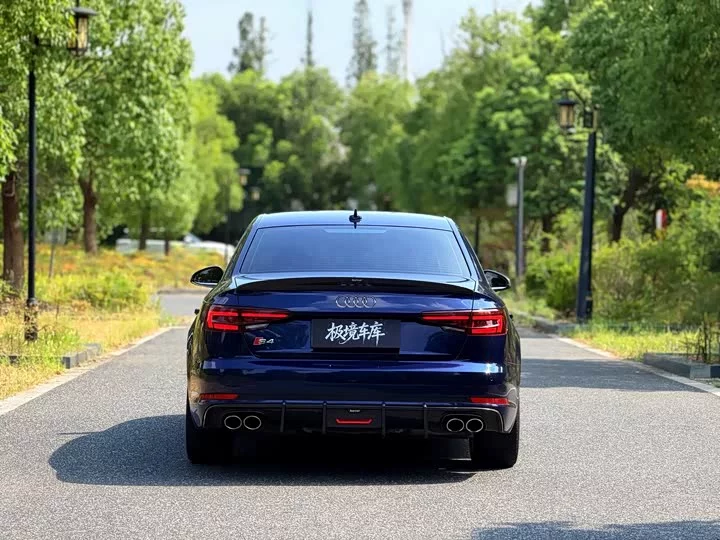 Audi S4