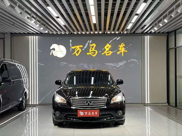 Infiniti Q70