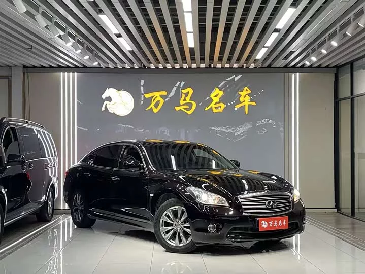 Infiniti Q70