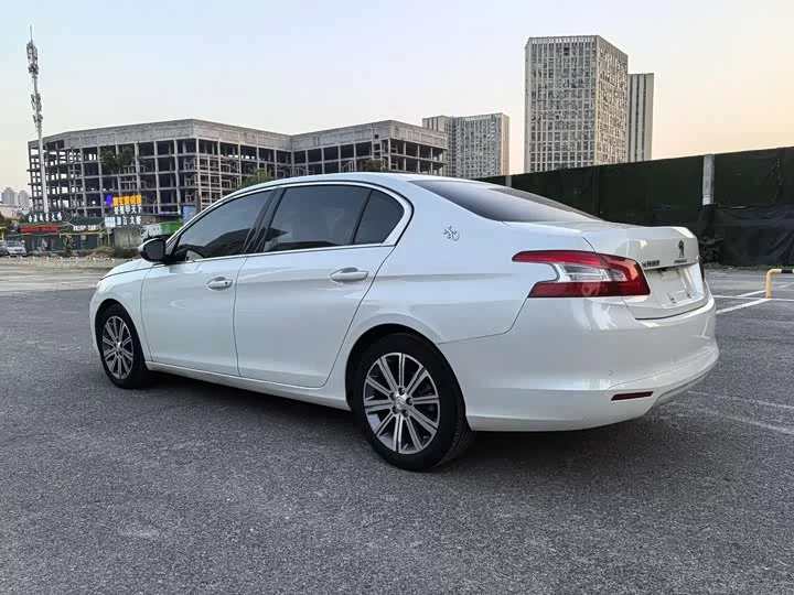 Peugeot 408