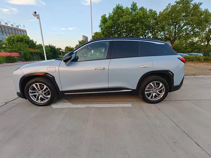 NIO ES6