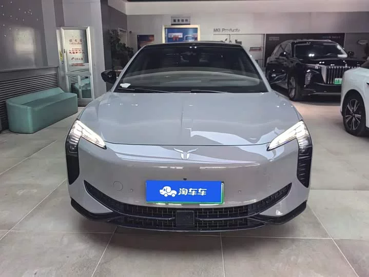 Hongqi EH7