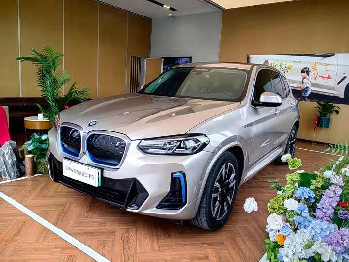 BMW iX3