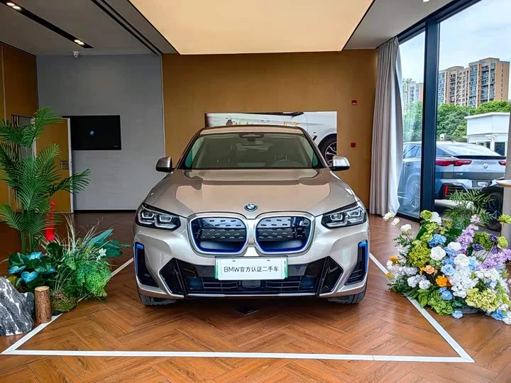BMW iX3