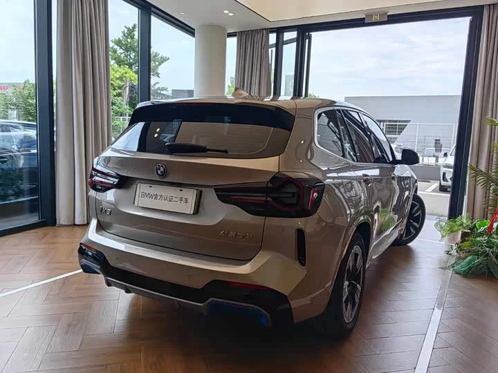 BMW iX3