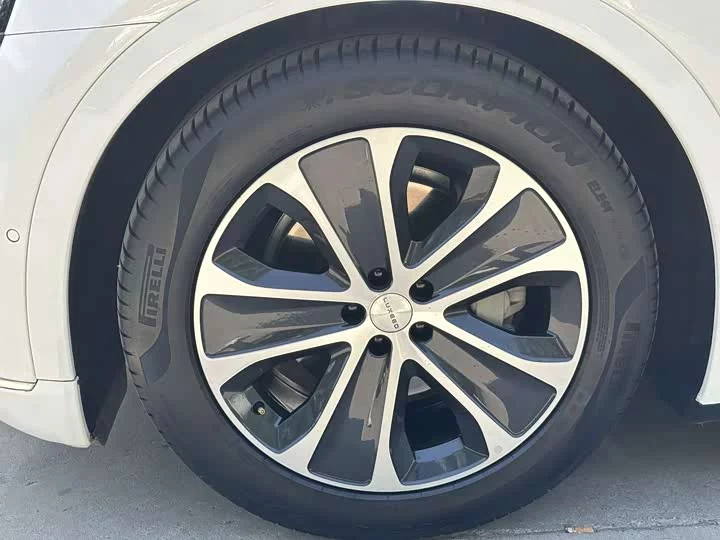 Luxeed R7