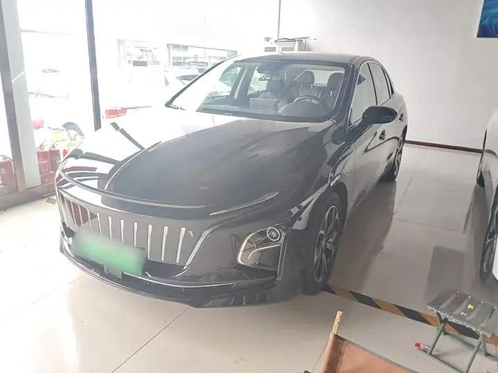 Hongqi E-QM5