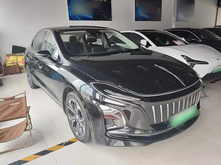 Hongqi E-QM5