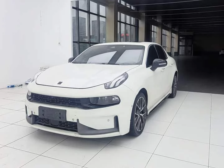 Lynk & Co 03