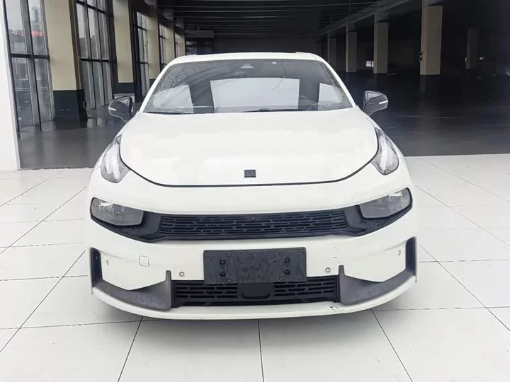 Lynk & Co 03