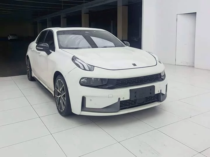 Lynk & Co 03