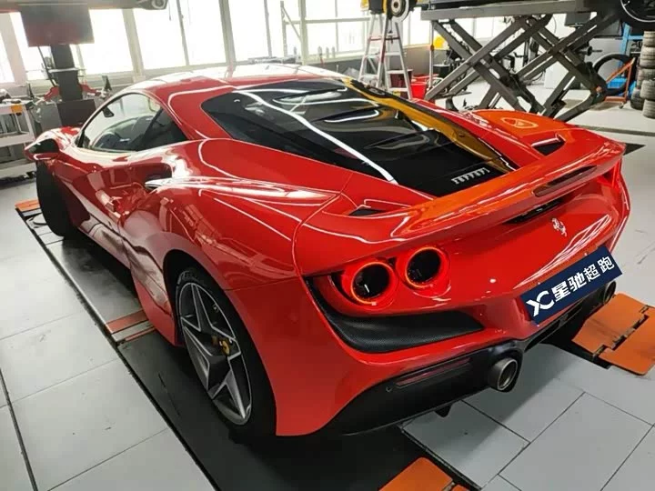 ferrari F8