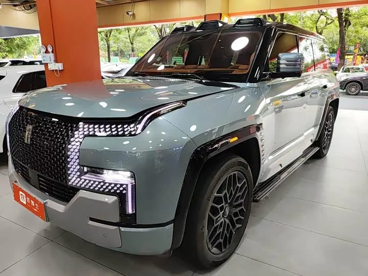 BYD U8