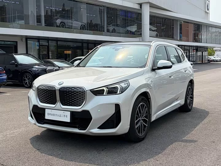 BMW iX1