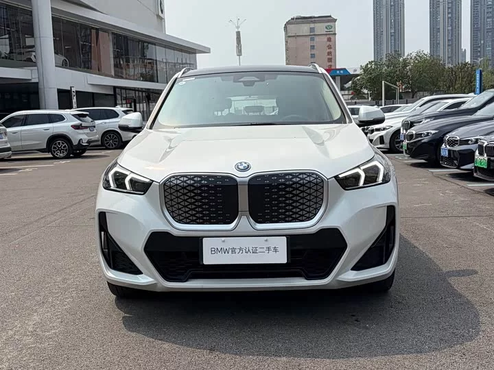 BMW iX1