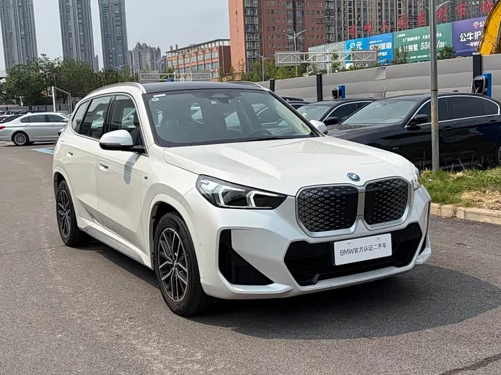 BMW iX1