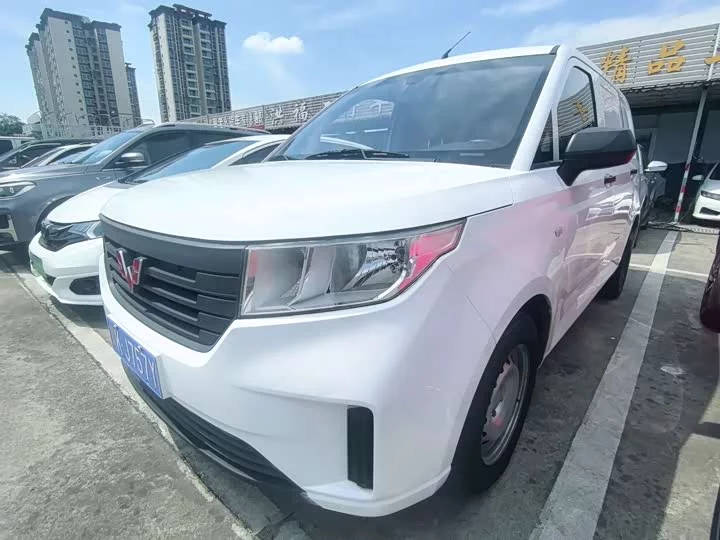 Wuling Hongguang PLUS