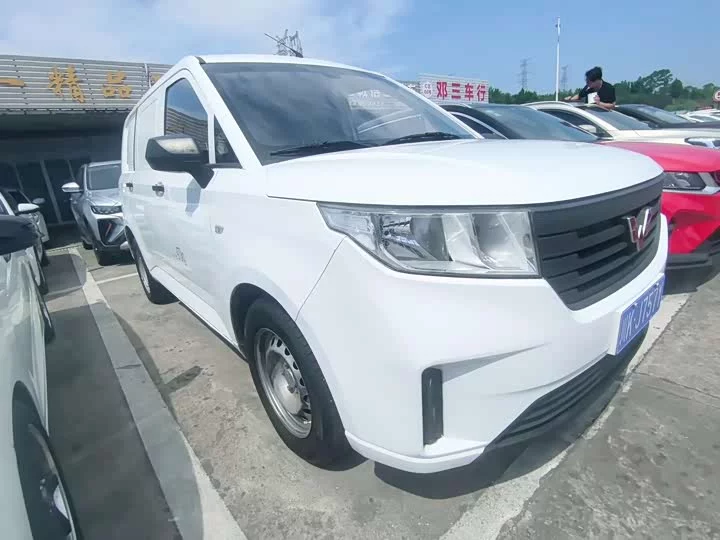 Wuling Hongguang PLUS