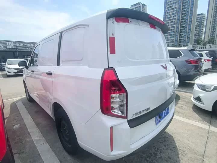 Wuling Hongguang PLUS